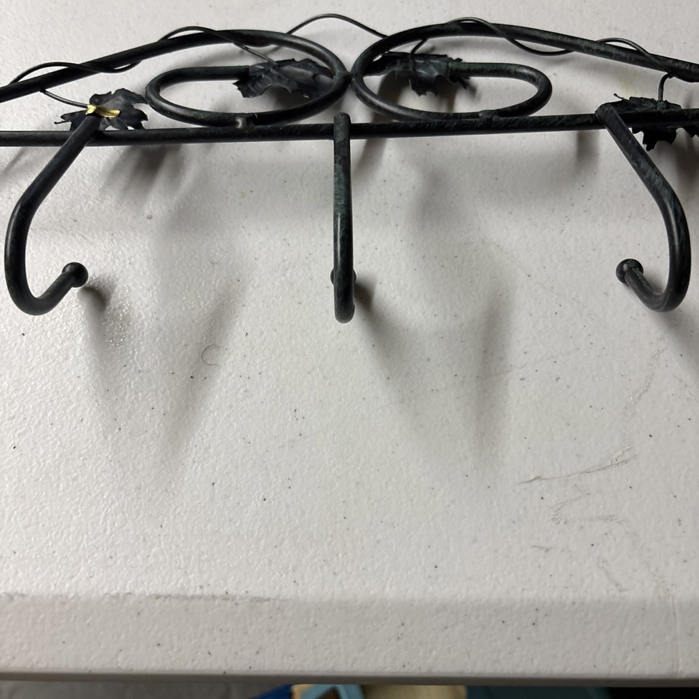 Rustic Wrought Iron Style Wall Mounted Coat Rack – 5 Hooks – Maple Leaf Design