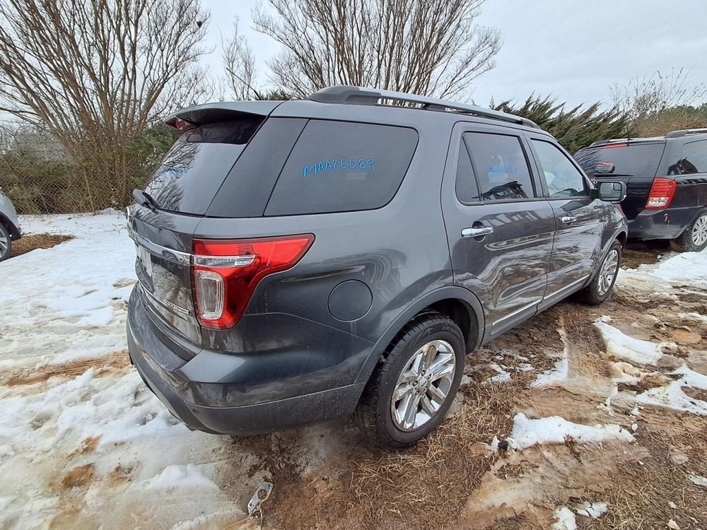 EXPLORER 2015 Glove Box 4956094