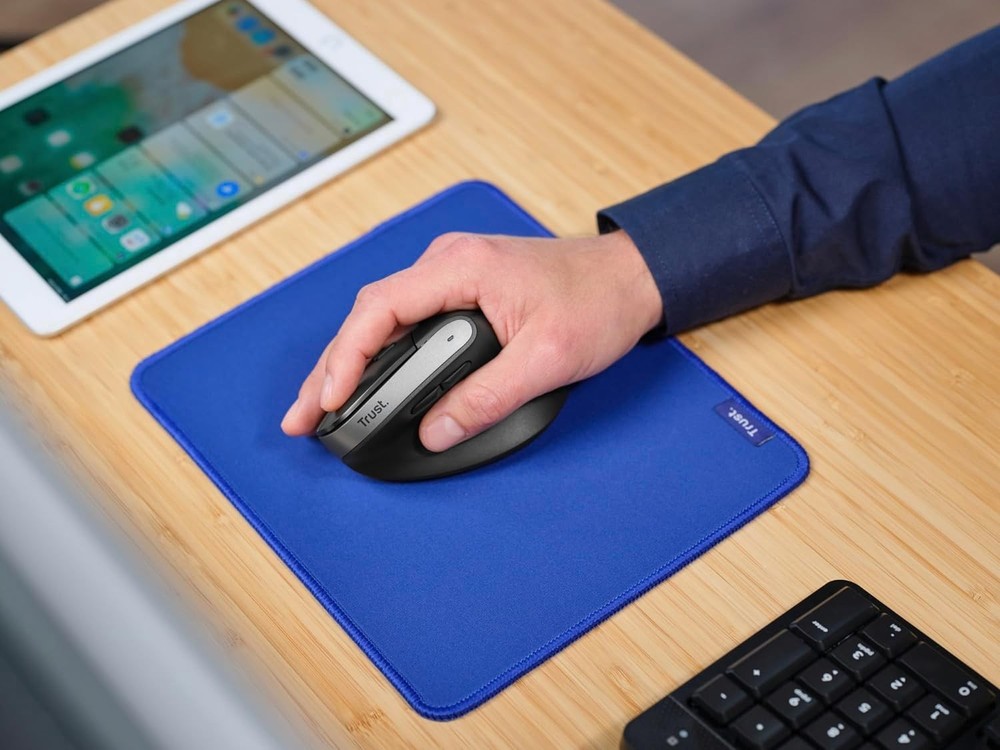 Trust Bayo+ Rechargeable Vertical Mouse Bluetooth + RF 2.4GHz, Ergonomic Mouse,