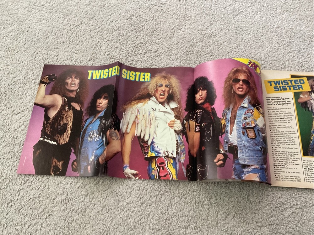 METAL MUSCLE POSTER MAGAZINE 1986 KISS RANDY RHOADS TWISTED SISTER MOTLEY CRUE