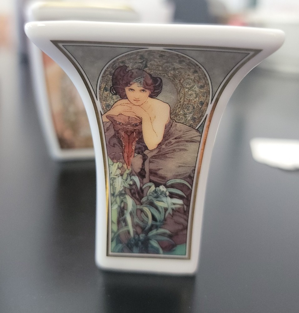 Goebel Mini Vases 4 W/ Two Mini Plates