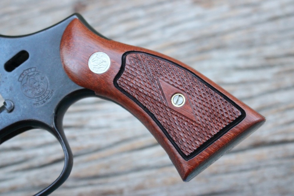 PANEL GRIPS FOR S&W K, L FRAME SQUARE BUTT DIAMOND CHECKERED BROWN # RANDOM 6