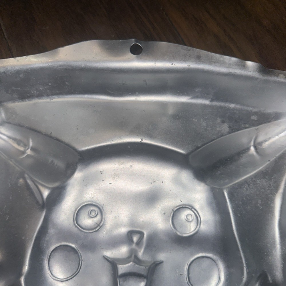 VTG Wilton 1998 Pikachu Cake Pan