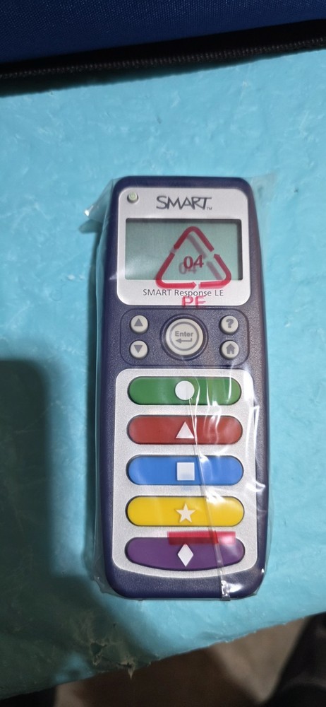 New SMART Response LE Interactive Response System Set Of 32 With Case NEW!