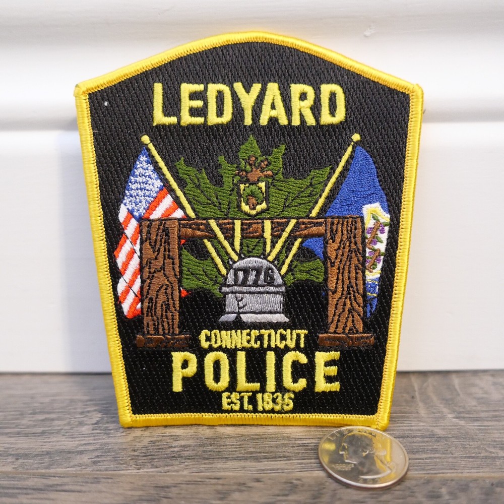 CONNECTICUT CT LEDYARD POLICE NICE SHOULDER PATCH SHERIFF