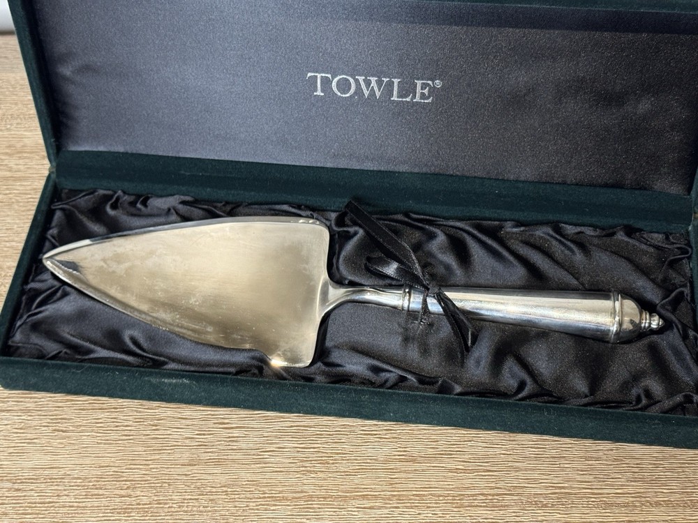 Towle Silver Plated Cake/Pie Server 10 in Glossy Finish Solid Handle Adults Set