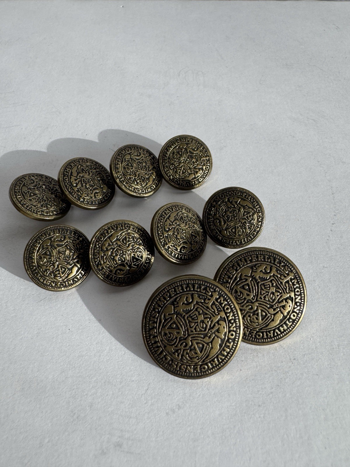 Oscar de la Renta Blazer 10 Button Set Bronze Filigree Lions Shield Latin Phrase