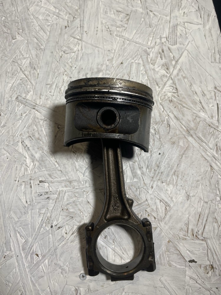 1997-2000 Ford Ranger 4.0 OHV Piston with connecting rod.