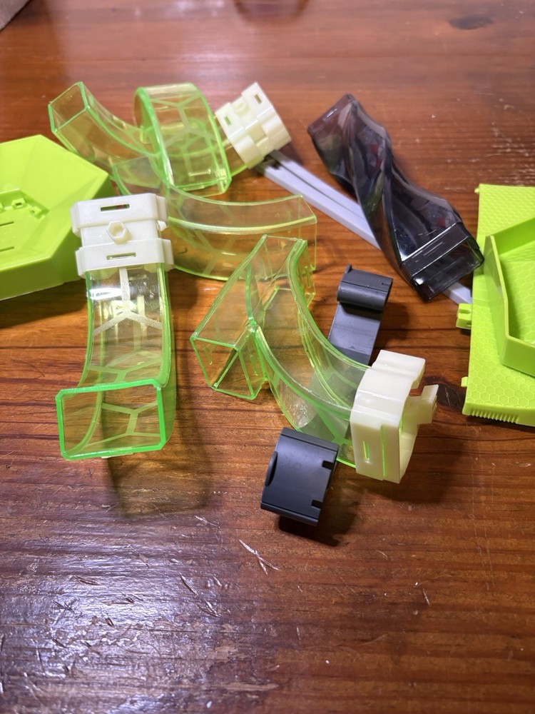 Hexbug Lot 4 Bots And Various Accessories See Pictures
