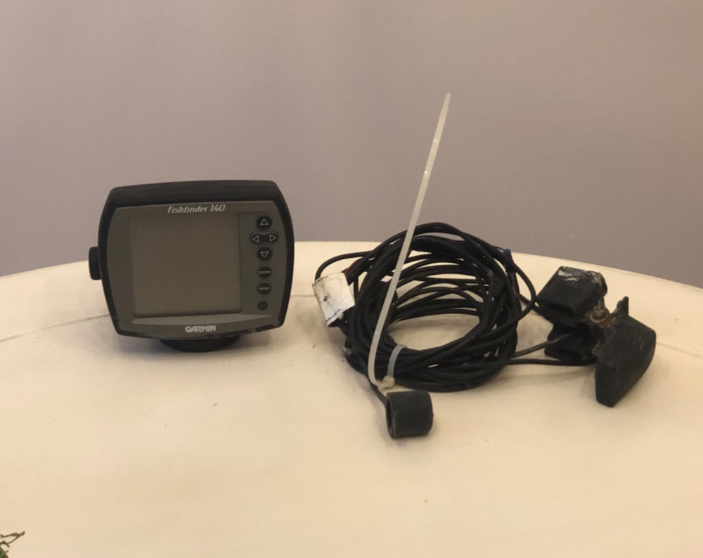 Garmin 140 Fish Finder Head Unit with Transducer