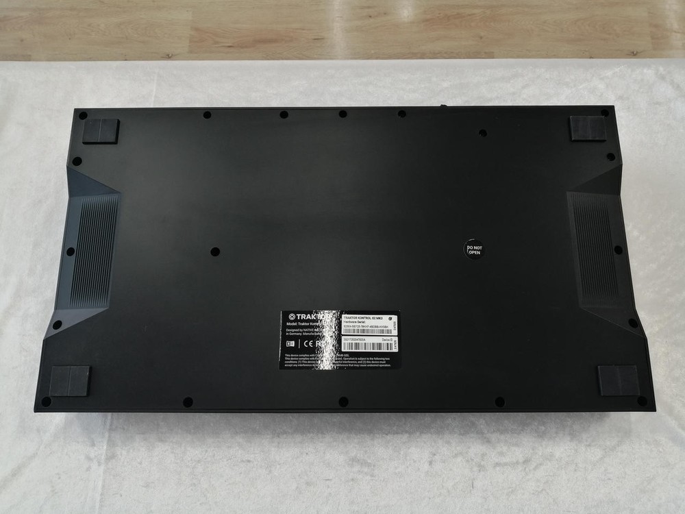 NATIVE INSTRUMENTS TRAKTOR KONTROL S2 MK3 DJ Controller w/ Cable Tested MG01 9.0