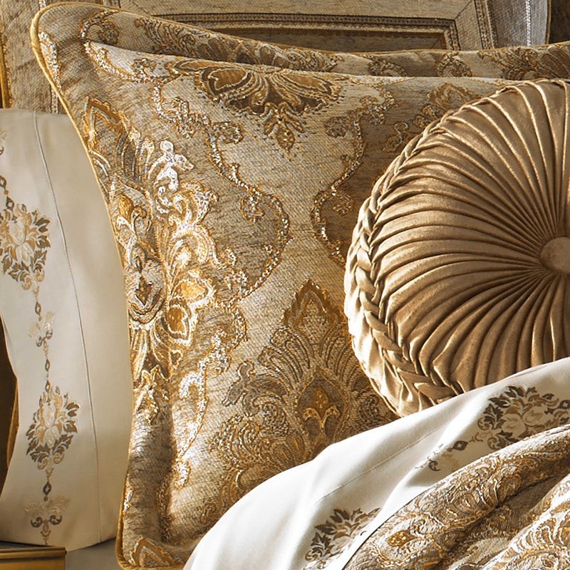 Bradshaw Natural 4-Piece Comforter Set By J Queen