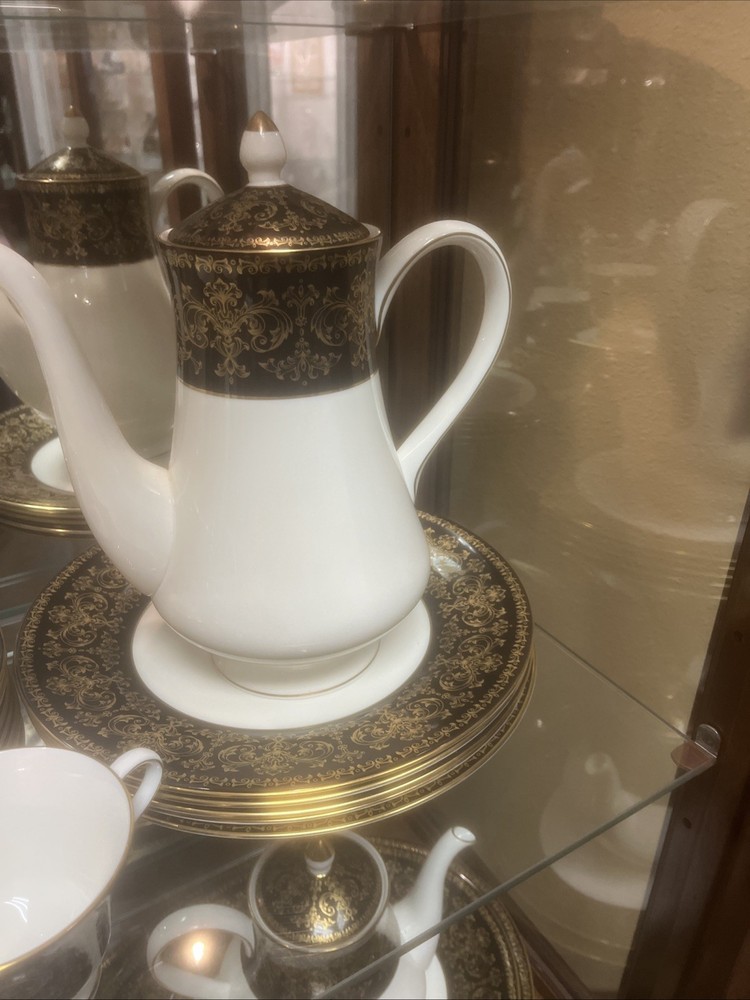 Wedgewood Bone China Caernarvon Dining Set