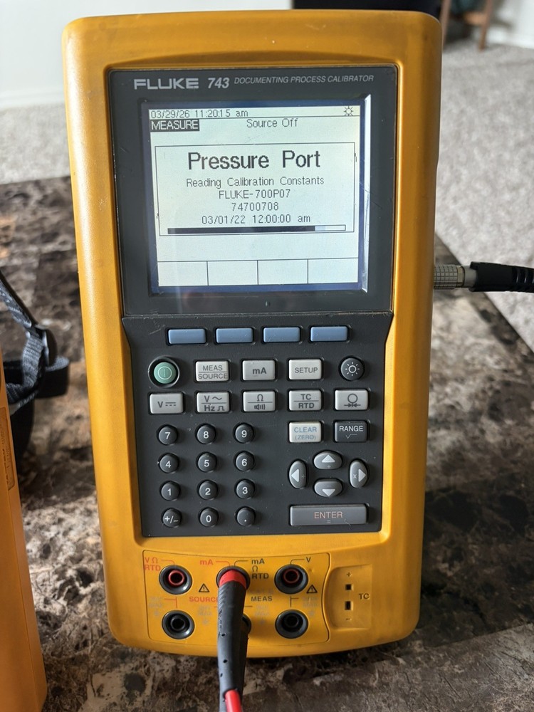Fluke 743 Documenting Process Calibrator