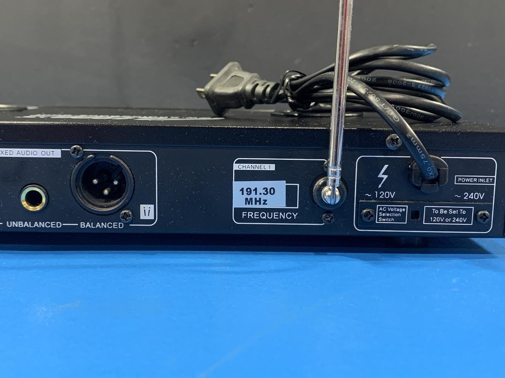 Audio 2000s AWR6112 Professional Wireless Microphone System
