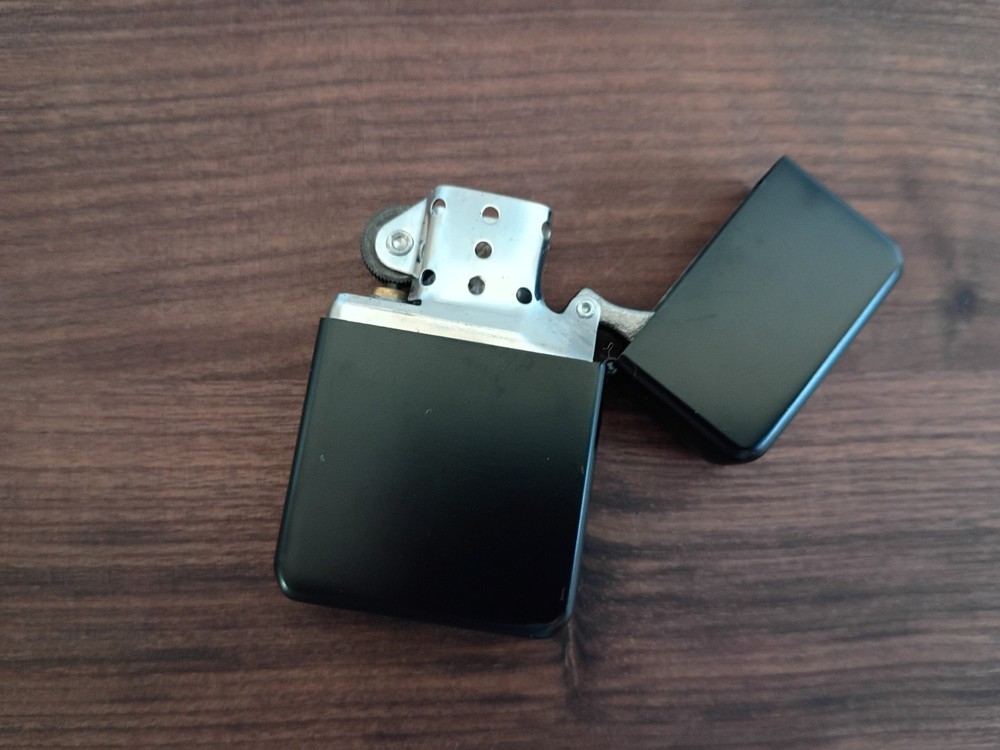 Windproof Refillable Oil Lighter Black Pot Leaf