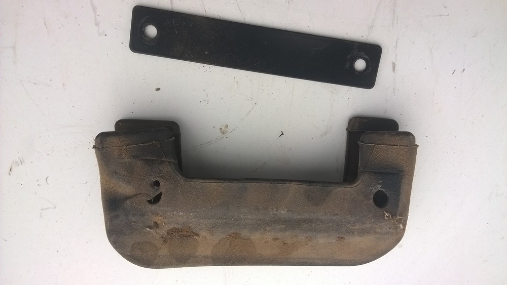 RUBBER DASH TRIM REMOVED FROM 75 E 170 3.9 LTR