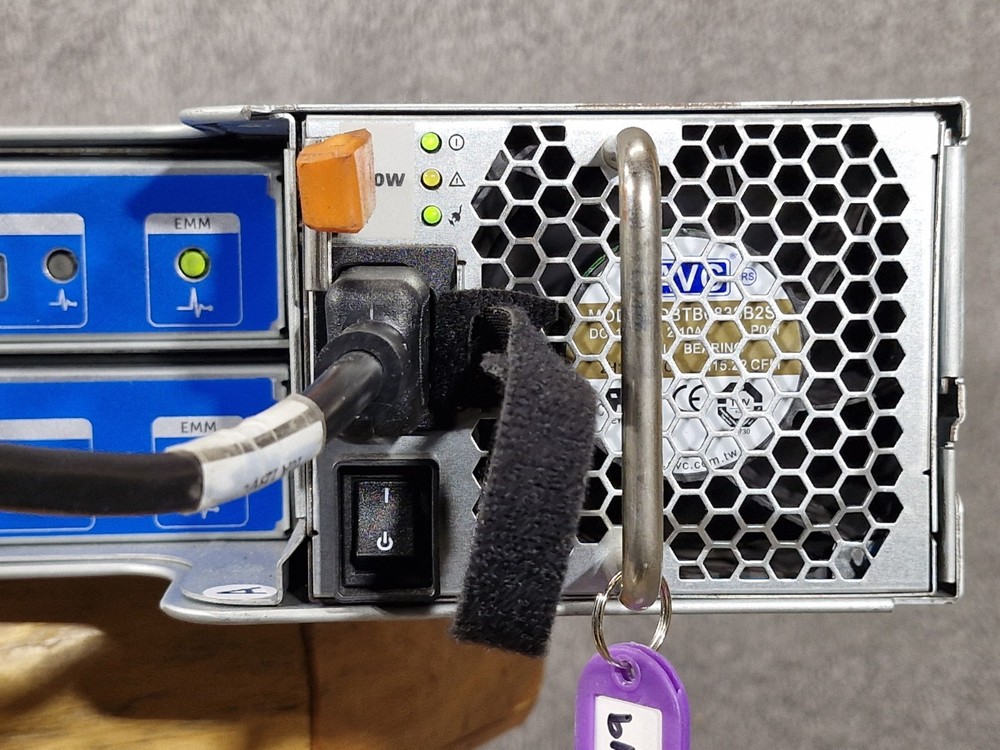 Dell Compellent SC220 24-Bay 2.5 SAS Storage Array 2x EMM 2x 700W PSU