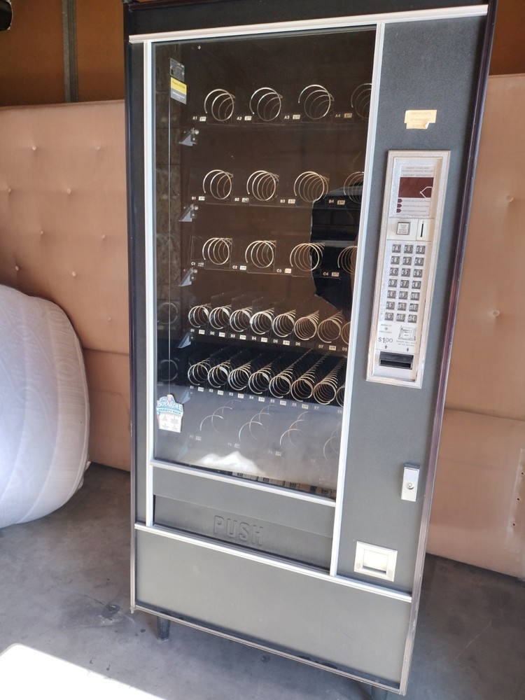 Snack Shop 6600 Vending Machine