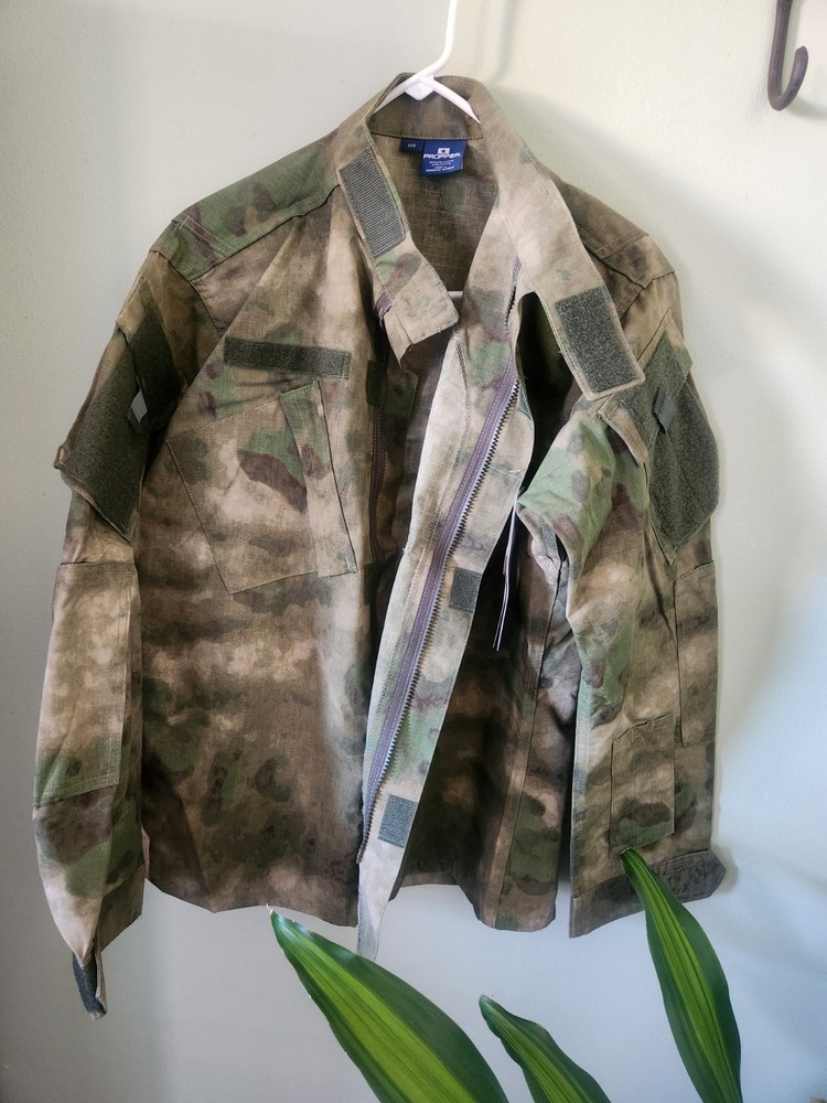 Proper ACU Tactical Coat. Camo.zip And Vecro Closure. NWT. Medium Regular.