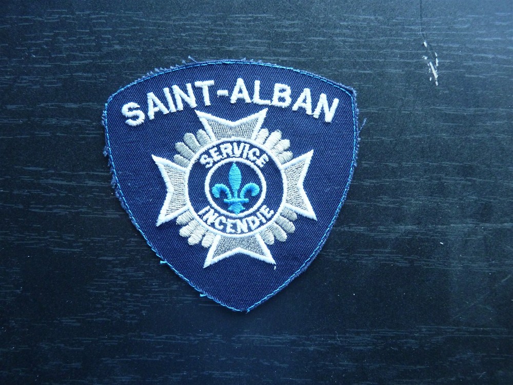 VINTAGE ST ALBAN QUEBEC fire (incende) dept patch CREST