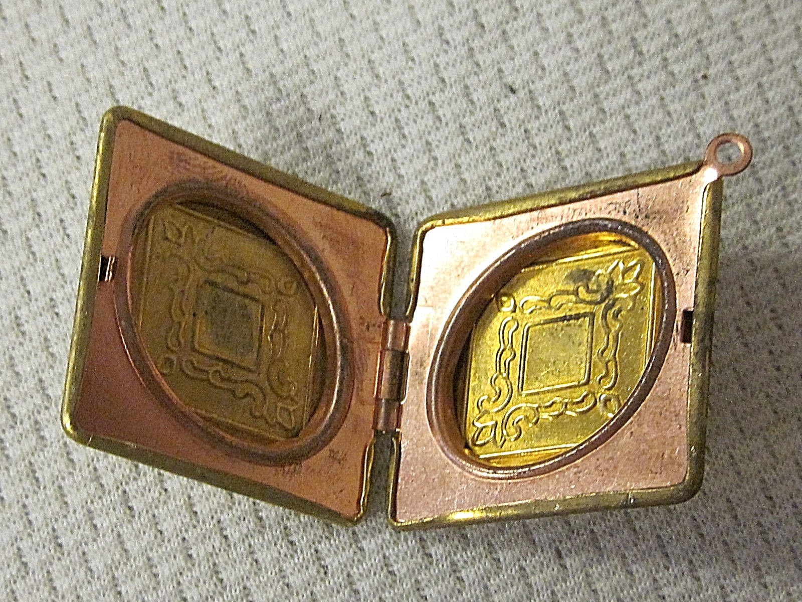 11 VTG MODERN LOCKETS HUGE LOT BRASS FINDINGS FLOWER HEARTS NOS PENDANTS CHARMS