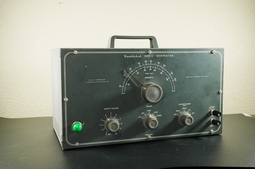 Heathkit Audio Generator Model AG-8