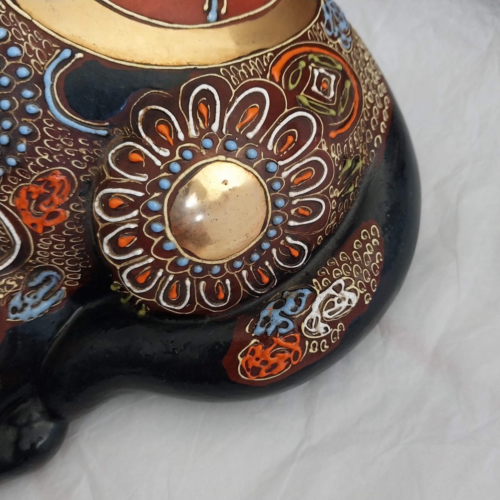 Japanese Kutani Style Moriage Nemurii Neko Sleeping Cat 10" Signed Black Gold