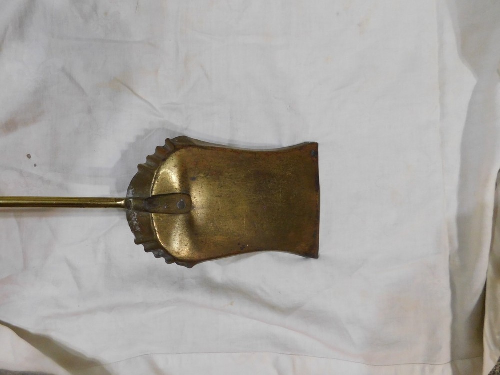 FIREPLACE TOOL SET 4 PIECE BRASS ? ORNATE BASE