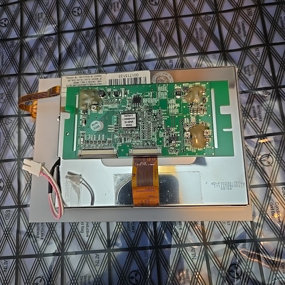 BERNINA 820 LCD DISPLAY & TOUCH SCREEN WORKING TESTED