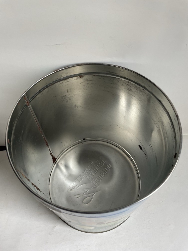 Collectible John Deere Tin Can (H)