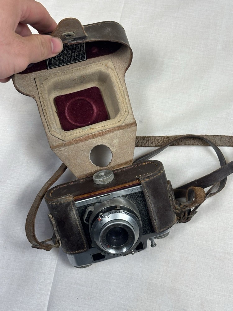 Iloca IIa Rangefinder Camera Black/Silver with Leather Case