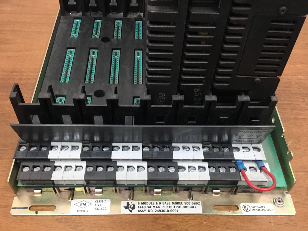 Texas Instruments - Model 500-5892 - 6 Module I/O Base