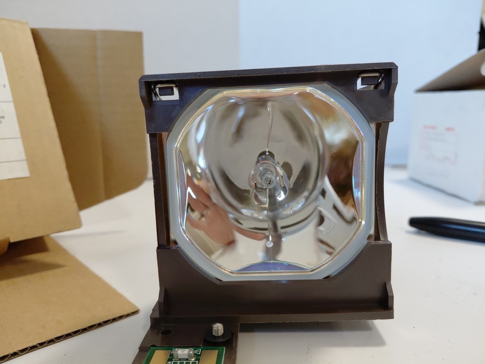 InFocus LP725/735 Projector Replacement Lamp SP-LAMP-LP7E