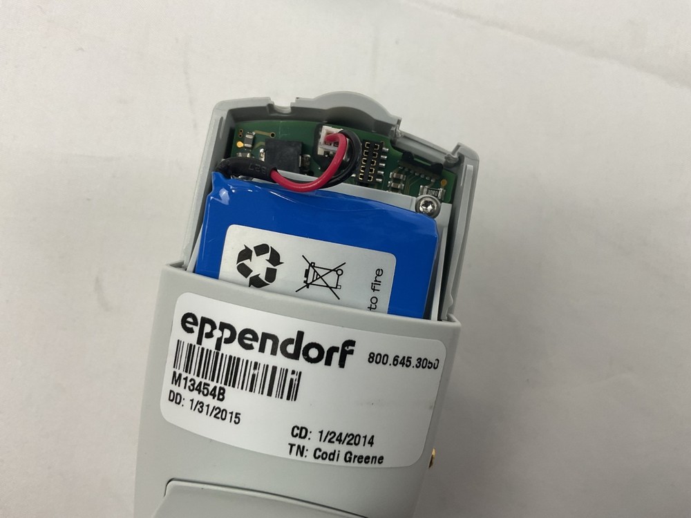 Eppendorf M13454B Repeater Xstream Electronic Repeating Pipette Lab