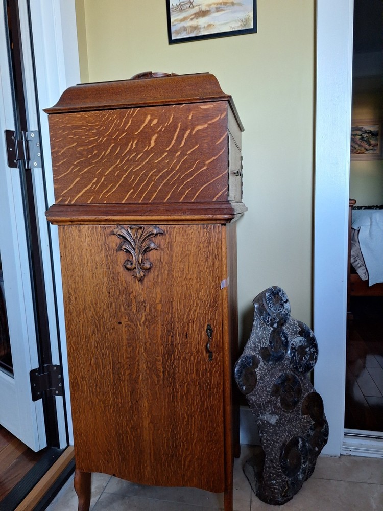 Victrola Talking Machine Phonograph Record Player with Stand