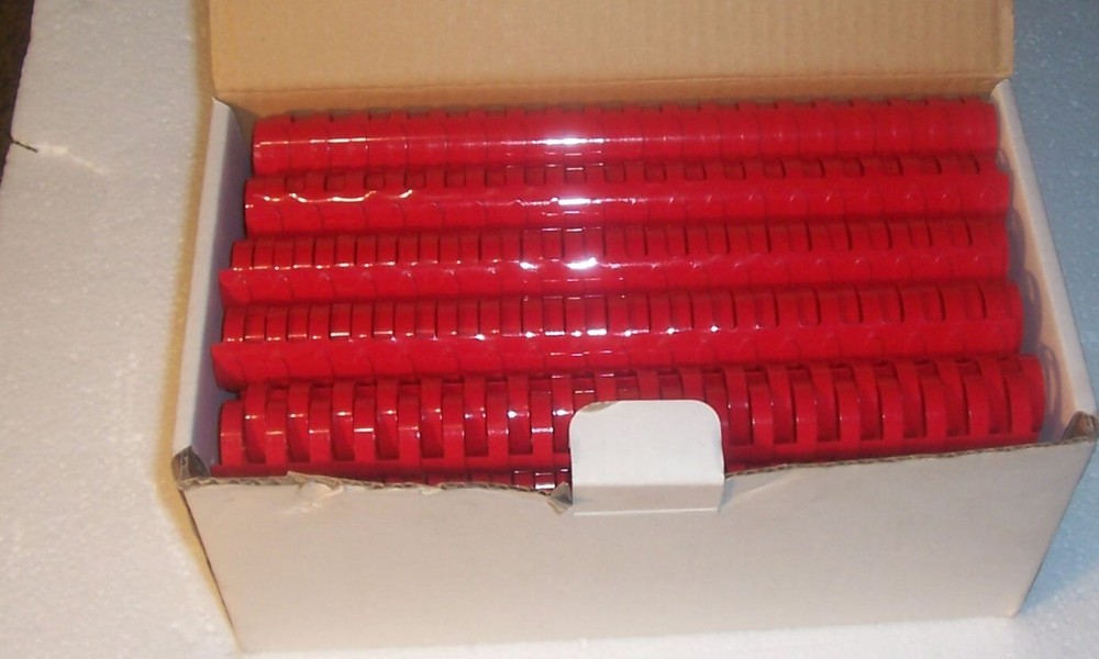 GBC CombBind C50 PERSOMAL Binding machine PLUS 50 PLASTIC BINDINGS COLOR RED