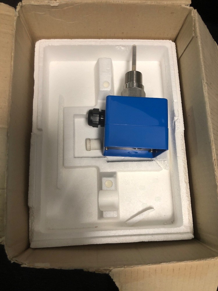 New Omega LV820 Electronic Level Switch