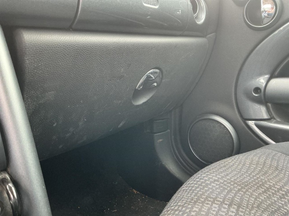 MINI 1    2004 Glove Box 4910093
