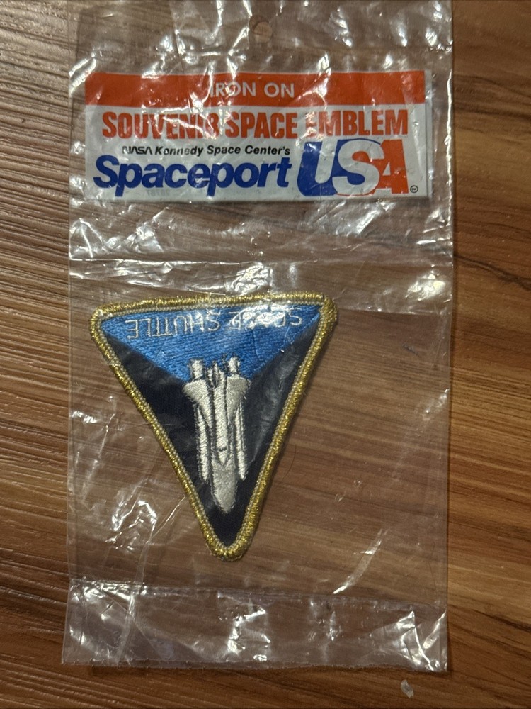 Vintage IN ORIGINAL $2.10 PACKAGE NASA SPACE SHUTTLE Patch 40a9