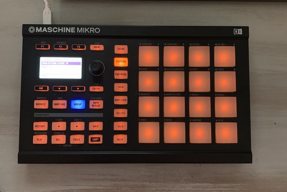 Native Instruments Maschine Mikro MKI MIDI Groove Controller