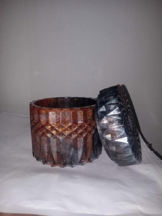 CONTAINER WITH LID FLAT TOP, POURED FROM RESIN