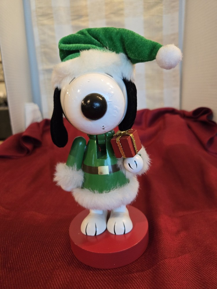 Peanuts Nutcracker Green Snoopy Santa Christmas 2016 9"