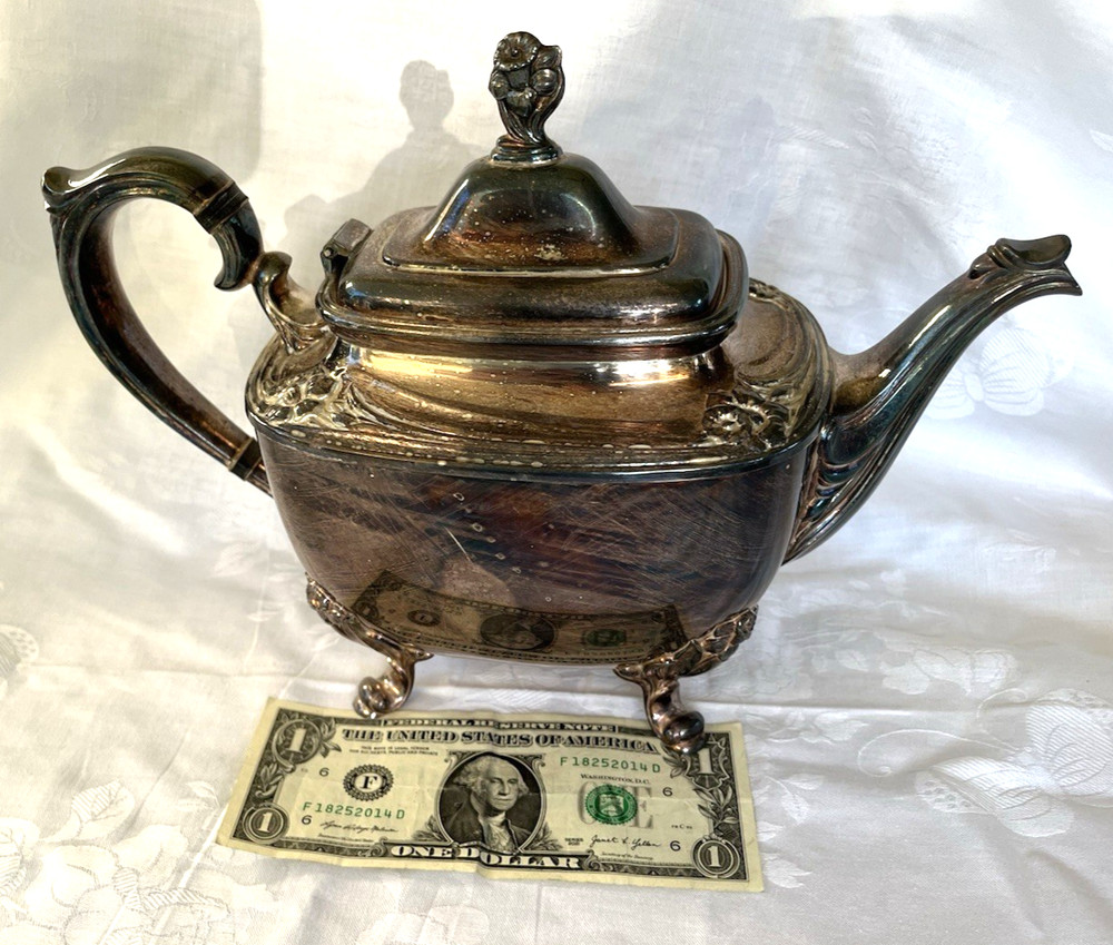 1847 Rogers Bros Daffodil Pattern Silverplate Tea Pot or Coffee Pot Teapot EUC