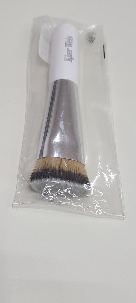 Kjaer Weis Buffer Glow Brush Flat