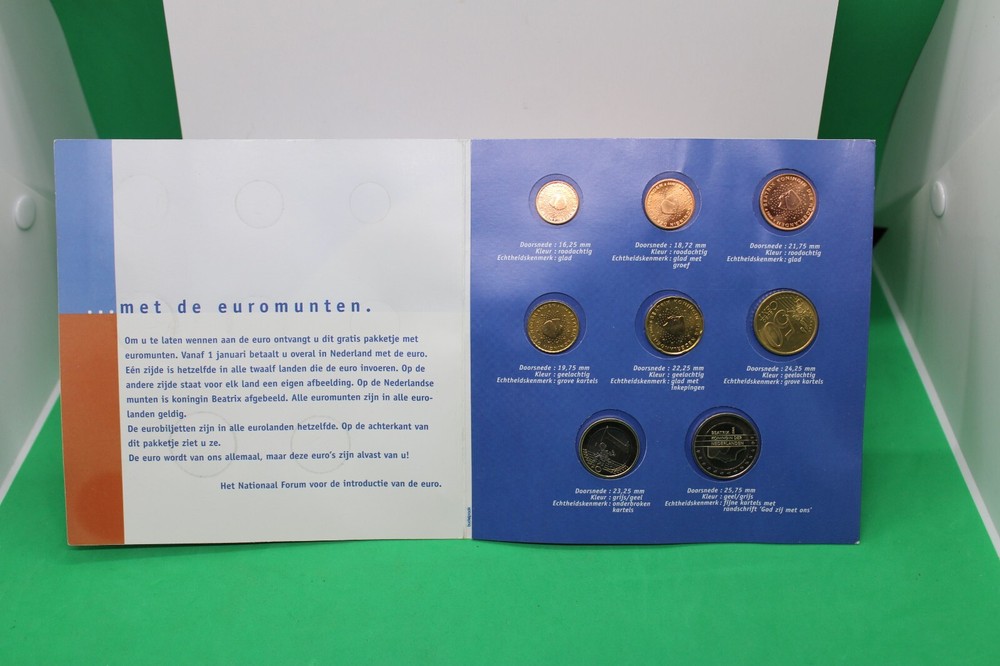 2002 Netherlands Euro coin set in folder