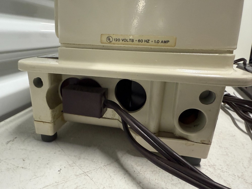 Singer Touch & Sew Special Zig-Zag Model 638 Sewing Machine