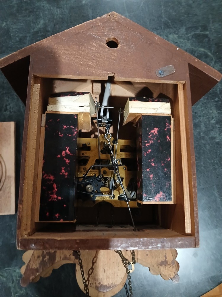 HUNTERS STYLE BLACK FOREST CUCKOO CLOCK WORKING