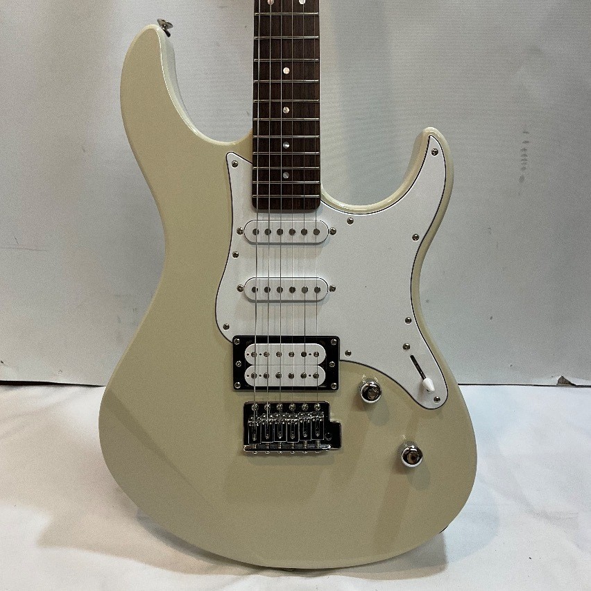 Yamaha PAC112V Used White w/Soft case