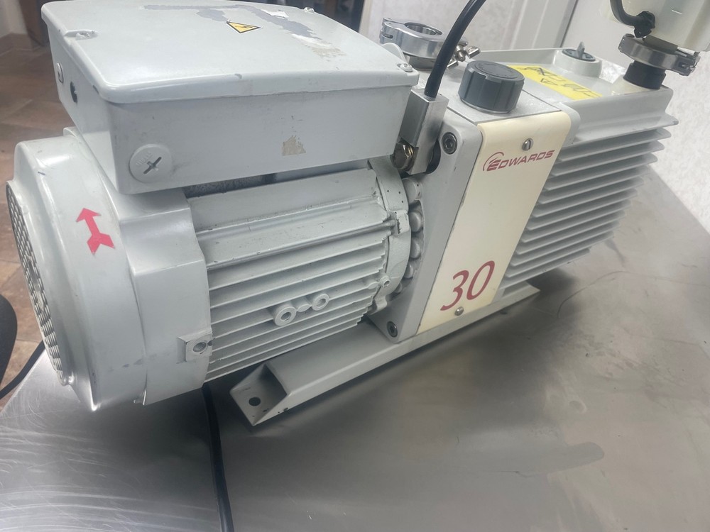 EDWARDS E2M30 DUAL STAGE ROTARY VANE VACUUM PUMP